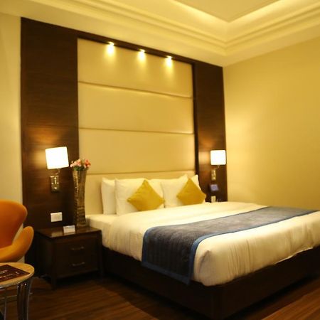 Oyo Premium Panchkula Sector 5 Hotel Exterior photo